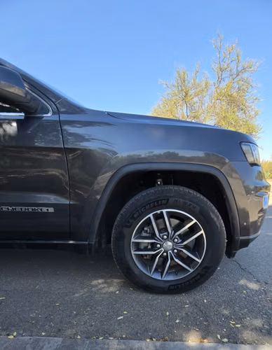 Jeep GRAND CHEROKEE LAREDO
