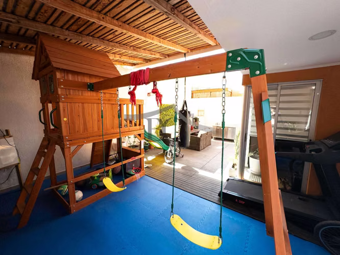 Se vende hermosa casa 5D 3B en condominio.  (123073)