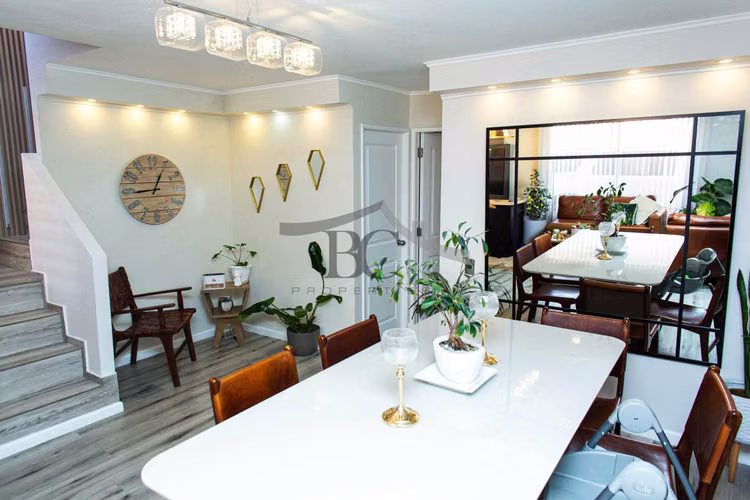 Se vende hermosa casa 5D 3B en condominio.  (123073)