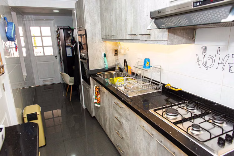 Se vende hermosa casa 5D 3B en condominio.  (123073)