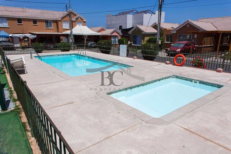 Se vende hermosa casa 5D 3B en condominio.  (123073)
