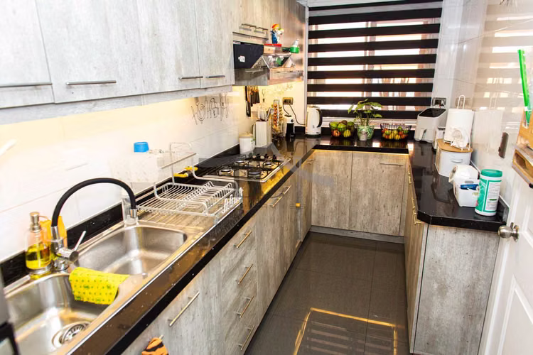 Se vende hermosa casa 5D 3B en condominio.  (123073)