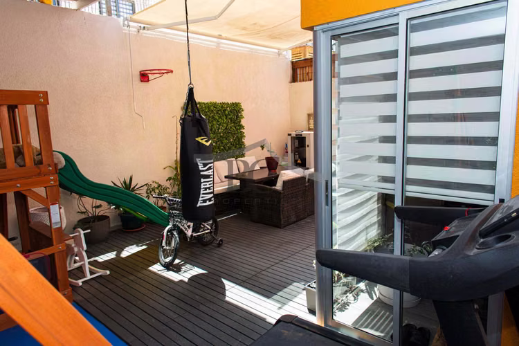 Se vende hermosa casa 5D 3B en condominio.  (123073)