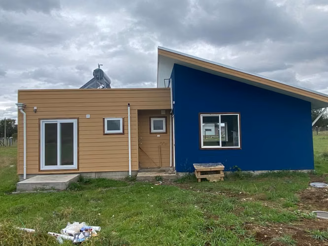 PANEL TERMOSOLAR PARA EL AGUA CALIENTE Y PORTON ELECTRICO CON MUCHA SEGURIDAD