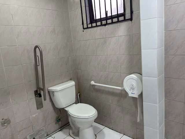 Local Com. de 160 m2 con Patente de Alcoholes (123116)