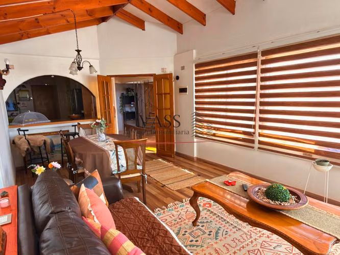 VASS vende casa 3D 3B en sector Valencia, Quilpué