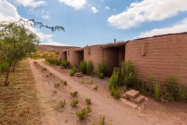 HOTEL RÚSTICO, SAN PEDRO DE ATACAMA, 4HAB. 4B. 10E.