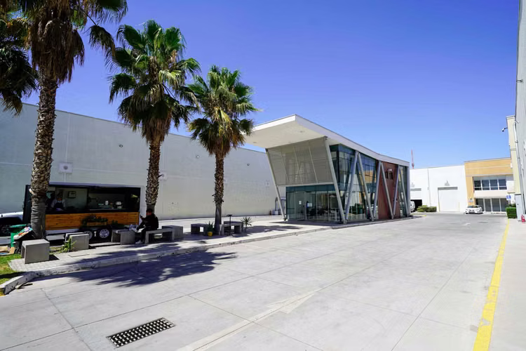 Bodega en BackOffice Business Park (123598)