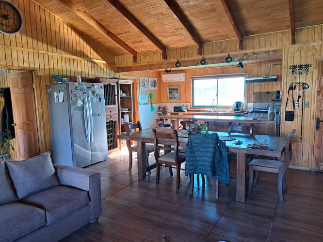 SE VENDE AMPLIA CASA EN CONDOMINIO