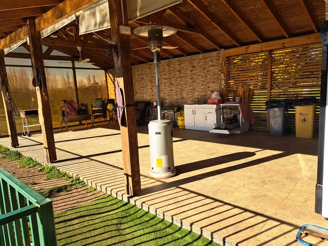 SE VENDE AMPLIA CASA EN CONDOMINIO