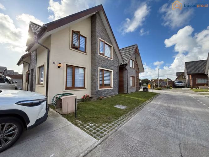 VENTA AMPLIA CASA 4 DORMITORIOS CONDOMINIO BRISAS DEL SOL TALCAHUANO