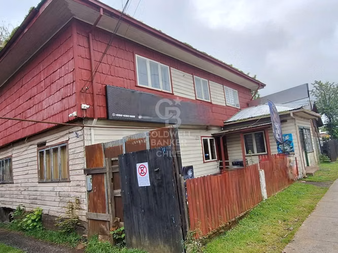 Casa céntrica 2 pisos, ideal para negocio o proyecto.