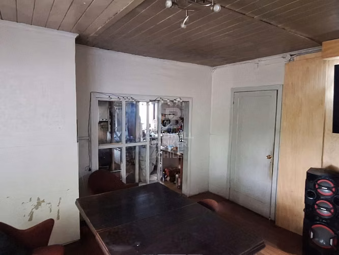 Casa céntrica 2 pisos, ideal para negocio o proyecto.