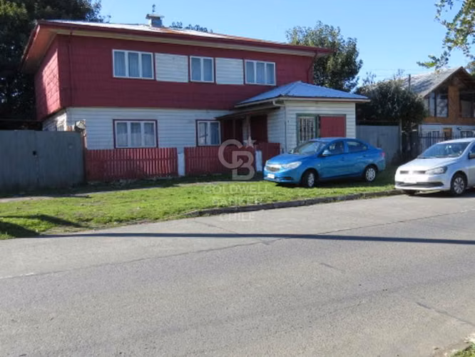 Casa céntrica 2 pisos, ideal para negocio o proyecto.