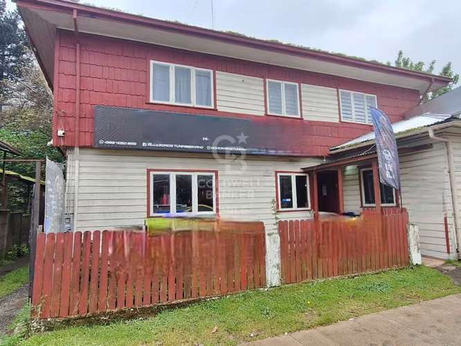 Casa céntrica 2 pisos, ideal para negocio o proyecto.
