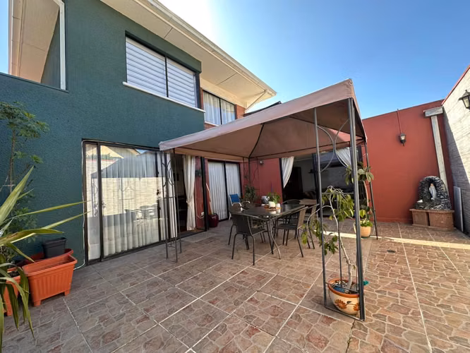 EN VENTA HERMOSA CASA EN MAIPÚ