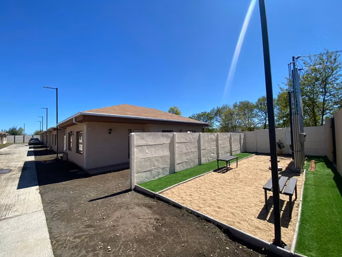 Vendo Casa nueva en condominio, 3 dormitorios, 1 baño, con dos estacionamientos
