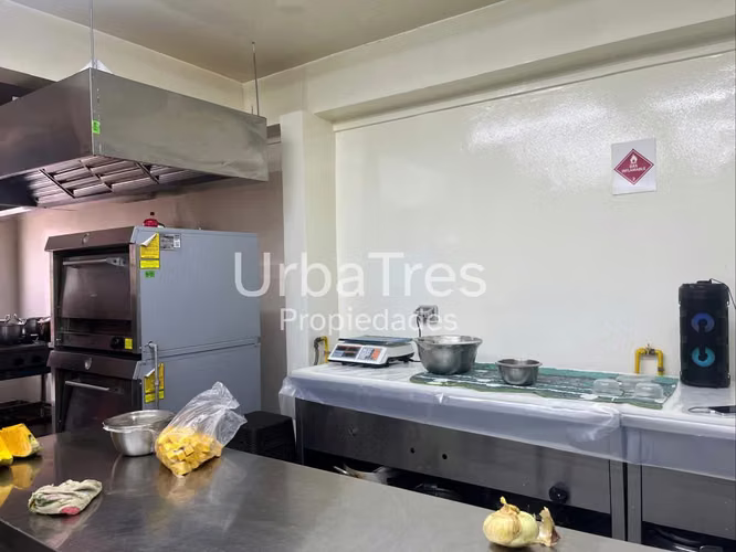 Venta de restaurante funcionando y casa sólida  equipada