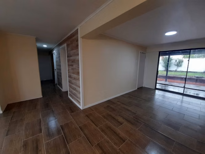 SE VENDE AMPLIA CASA EN  SECTOR JULIO DURÁN