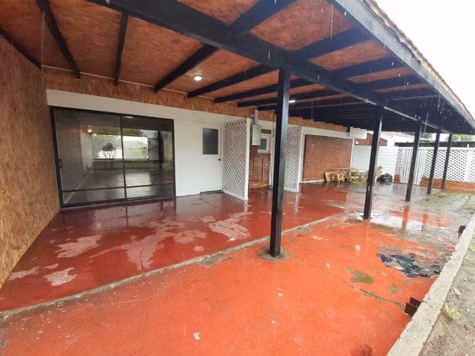 SE VENDE AMPLIA CASA EN  SECTOR JULIO DURÁN