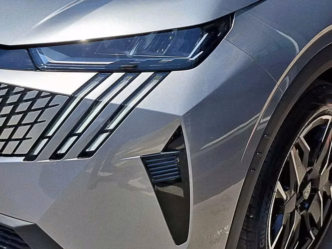 PEUGEOT 3008 HYBRID 2025