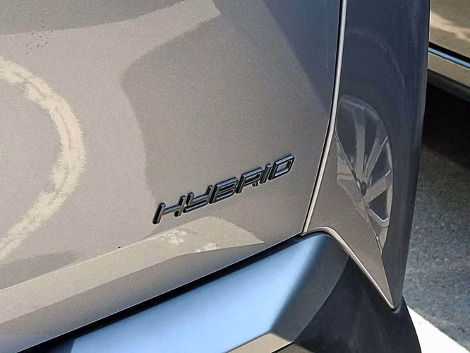 PEUGEOT 3008 HYBRID 2025