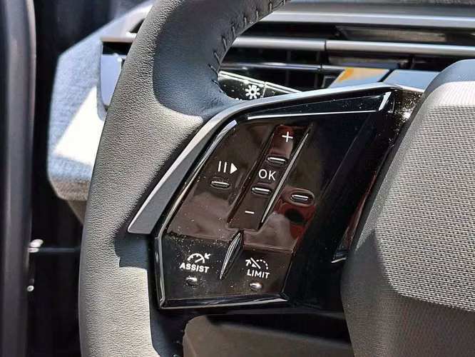 PEUGEOT 3008 HYBRID 2025