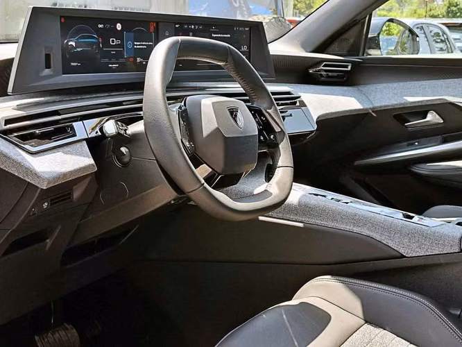 PEUGEOT 3008 HYBRID 2025