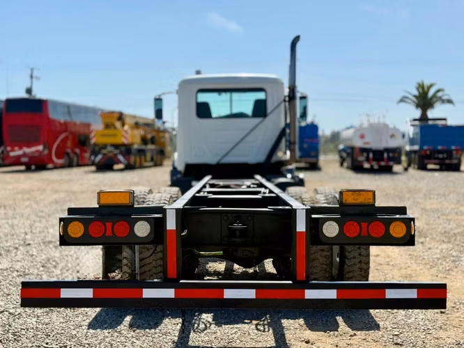 2014 Camión Mack GU813 Granite Chasis Cabinado