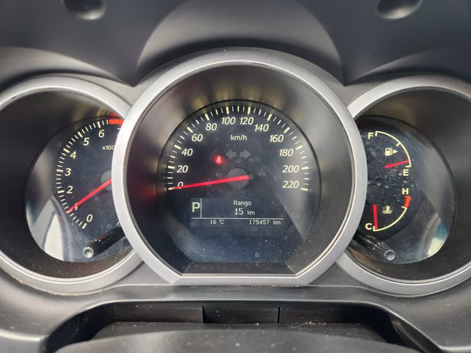 SUZUKI GRAND NOMADE 2015 AUTOMÁTICO