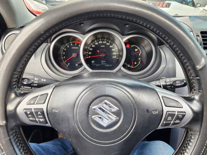 SUZUKI GRAND NOMADE 2015 AUTOMÁTICO
