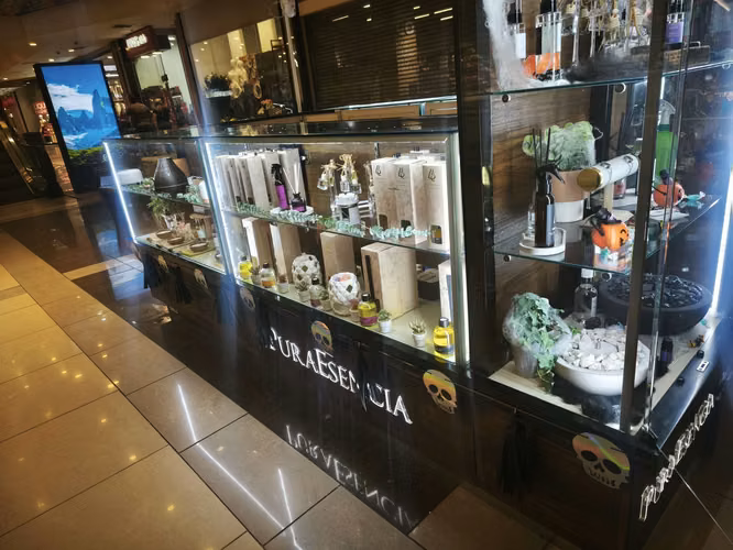 VENDEDORAS PURA ESENCIA MALL PLAZA OESTE