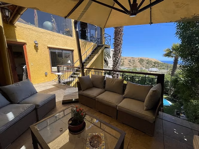 Casa SE ARRIENDA HERMOSA CASA CON VISTA AL MAR (CÓD. 546)