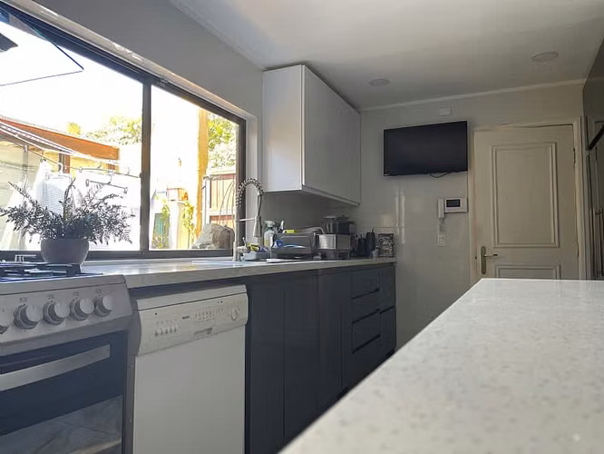 Casa SE ARRIENDA HERMOSA CASA CON VISTA AL MAR (CÓD. 546)