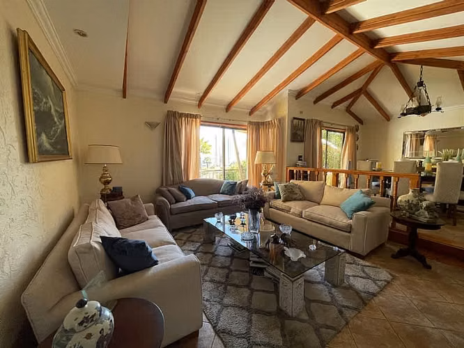 Casa SE ARRIENDA HERMOSA CASA CON VISTA AL MAR (CÓD. 546)