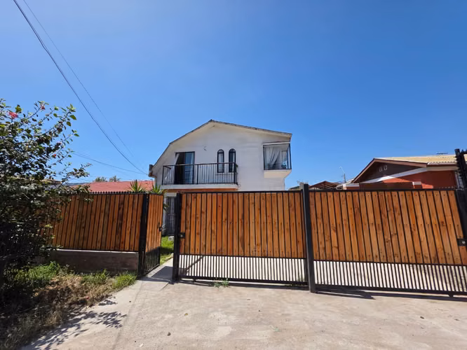 Gran Oportunidad- Gran Casa con excelente ubicación y conectividad-Uso Habitacional o Comercial - Imagen 3