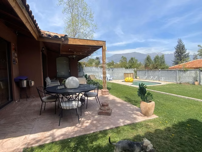 Casa ideal en Lo Barnechea: 4D Servicio, Piscina, Terraza