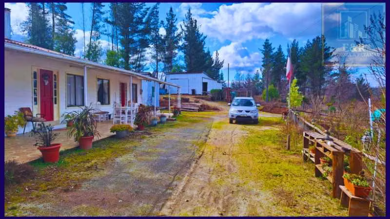 PARCELA CON 2 CASAS  Y 8000M2 DE TERRENO (126968)