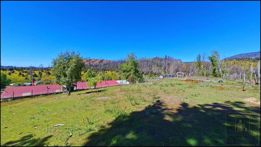 PARCELA CON 2 CASAS  Y 8000M2 DE TERRENO (126968)