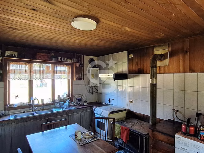Casa rústica en parcela con árboles y vista encantadora