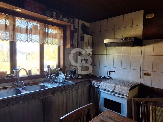 Casa rústica en parcela con árboles y vista encantadora