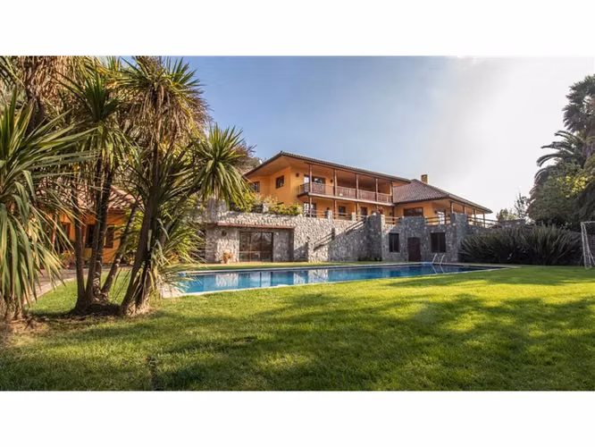 Casa En ARRIENDO CON COMPROMISO DE COMPRA En Lo Barnechea