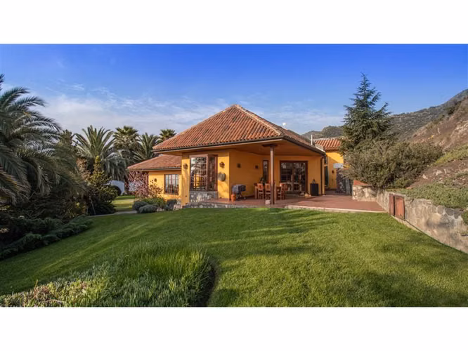 Casa En ARRIENDO CON COMPROMISO DE COMPRA En Lo Barnechea