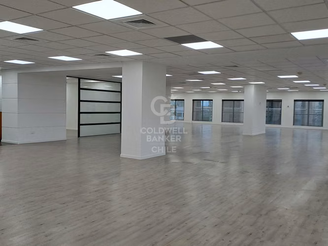 Amplia y moderna oficina en sector El Golf