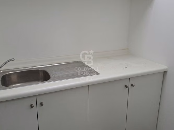 Amplia y moderna oficina en sector El Golf