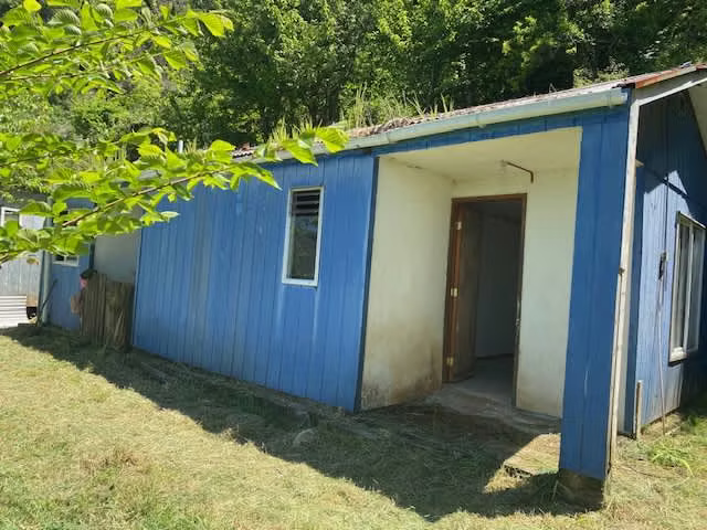 Casa y sitio grande en Corral