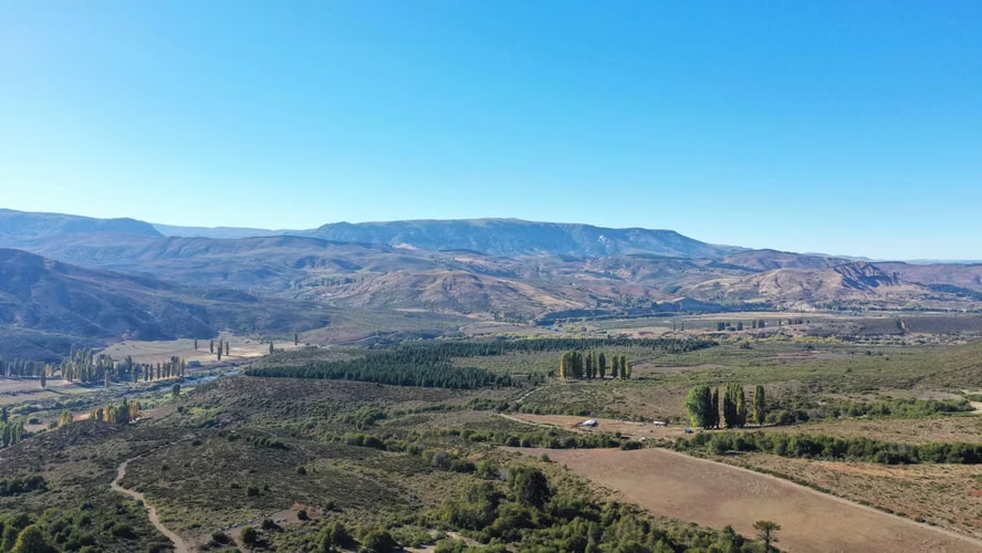 Preciosa Parcela con Impecable Construcción (127670)