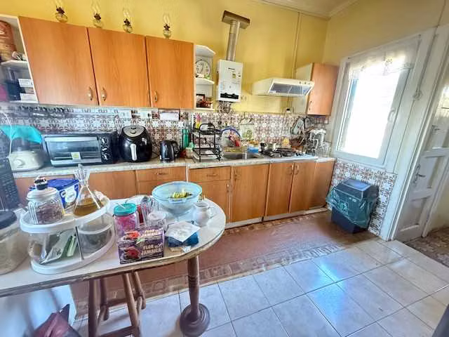 Bella Casa Restaurada en Enorme Terreno (127745)