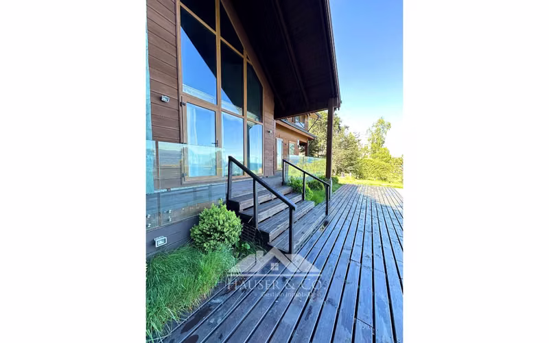 Increible casa en venta frente al lago a 3 kms de Pucon