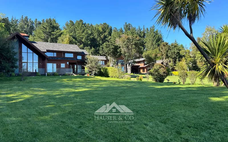 Increible casa en venta frente al lago a 3 kms de Pucon